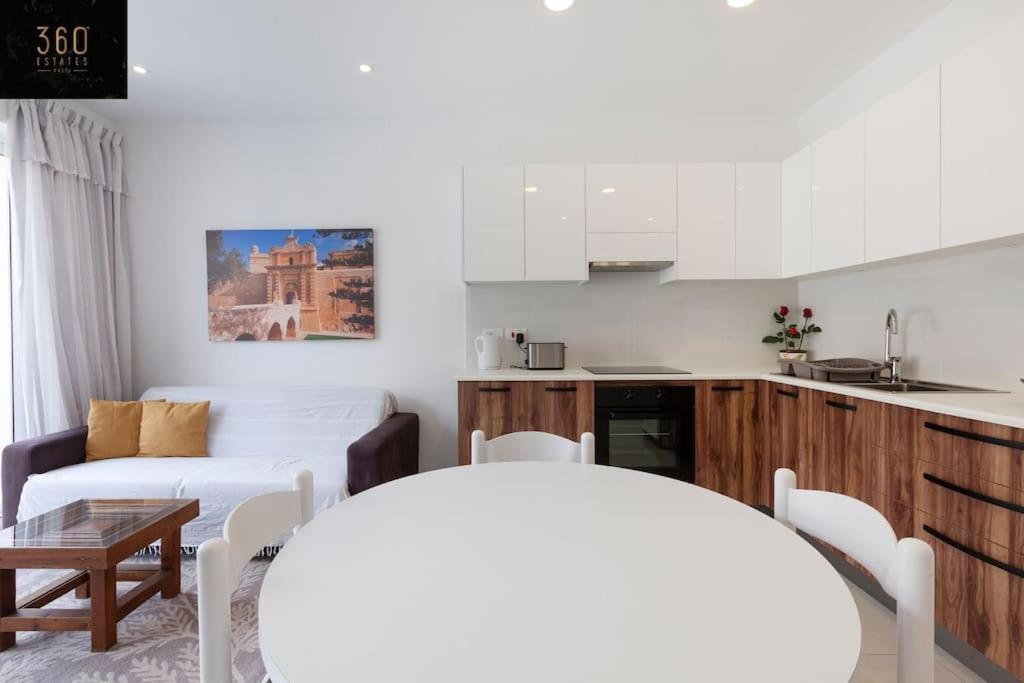 Comfy Apt With Terrace, 5 Mins To Sliema Ferries By 360 Estates Gzira Exterior photo