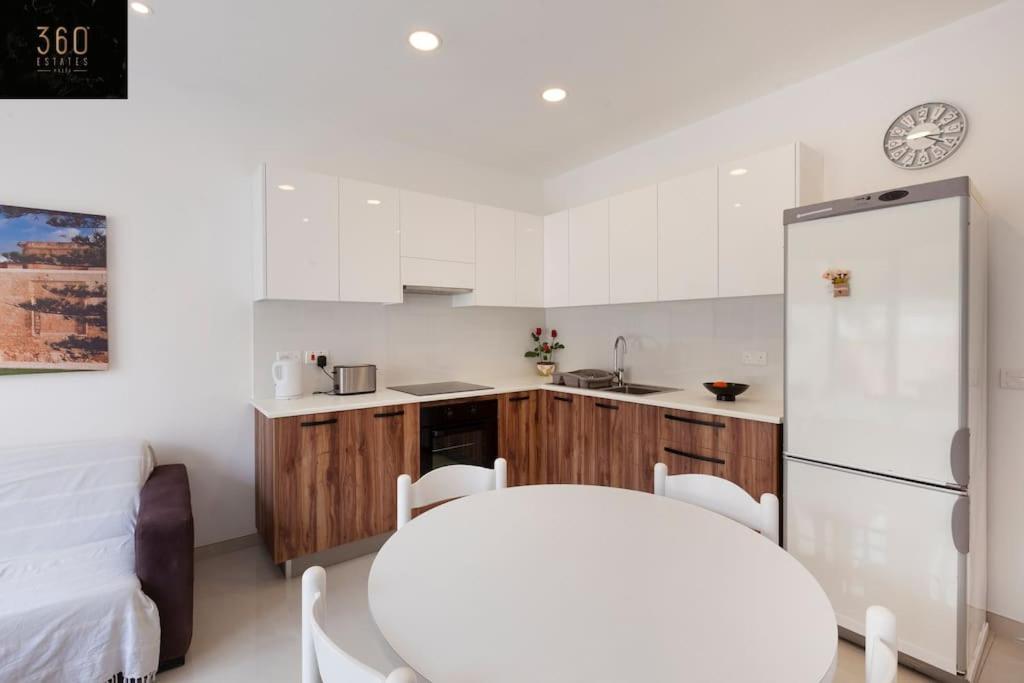Comfy Apt With Terrace, 5 Mins To Sliema Ferries By 360 Estates Gzira Exterior photo